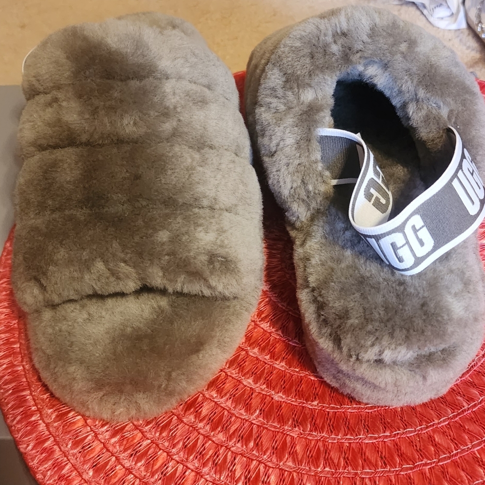 UGG Women's Fluff Yeah Slipper Burnt Olive size 9